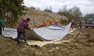 Folienerneuerung in der Laushalde